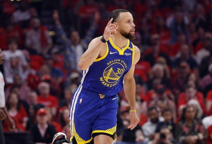 Cột mốc ấn tượng của Stephen Curry